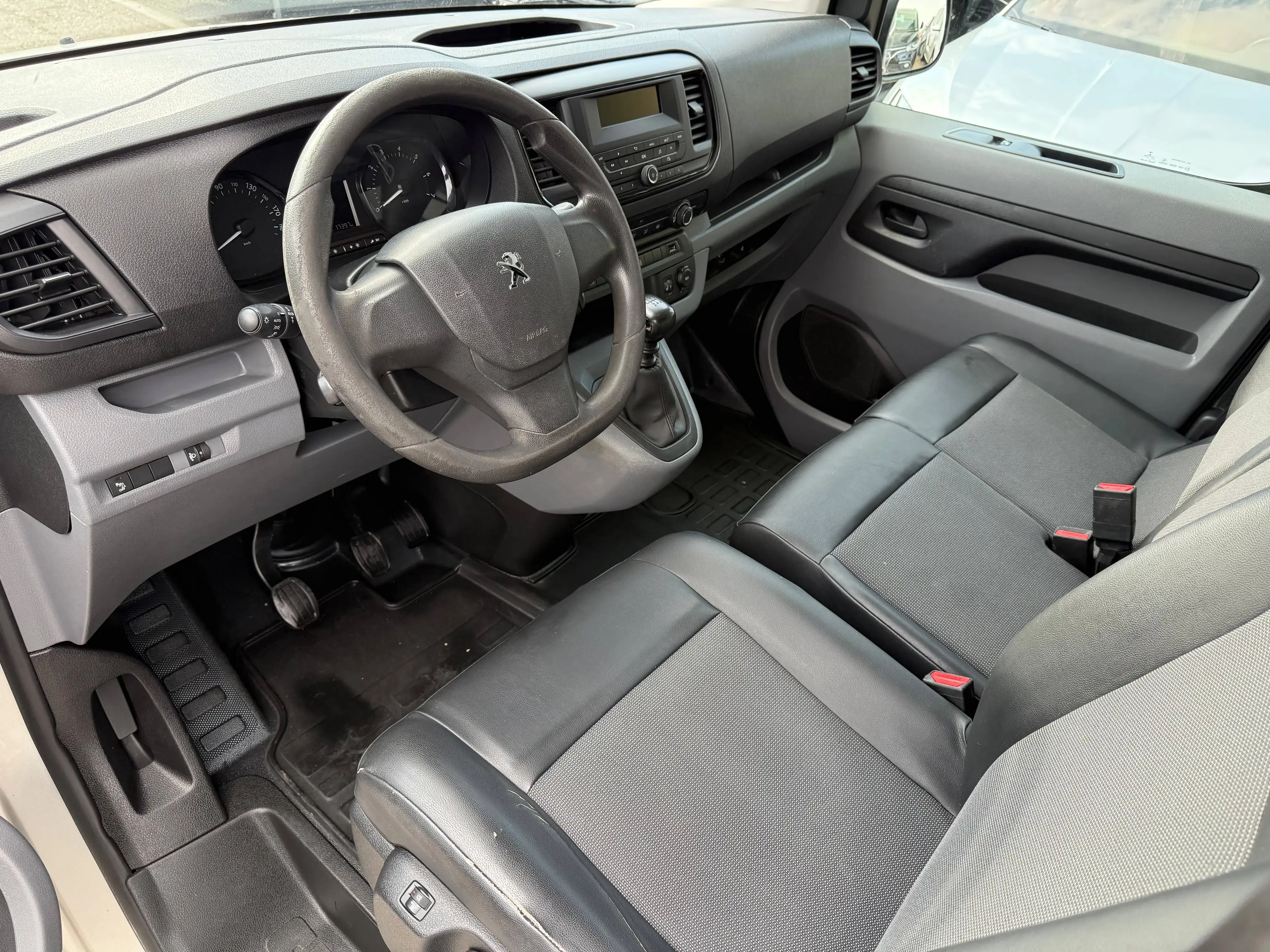 Peugeot Expert Premium L2 — photo 9