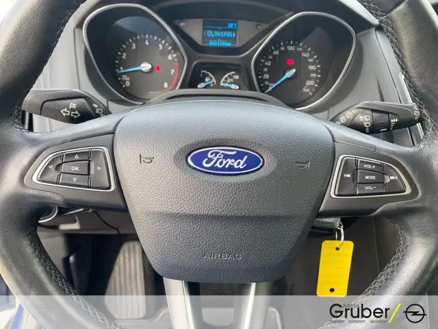 Ford Focus view 12