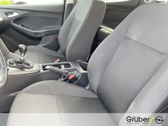 Ford Focus view 9