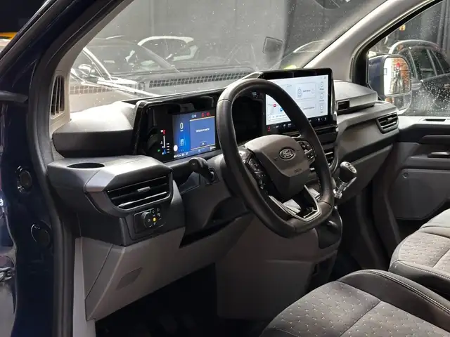 Ford Tourneo Custom view 10