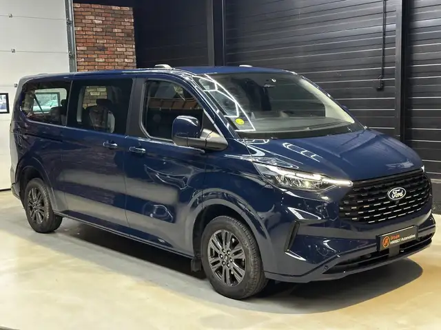 Ford Tourneo Custom view 3