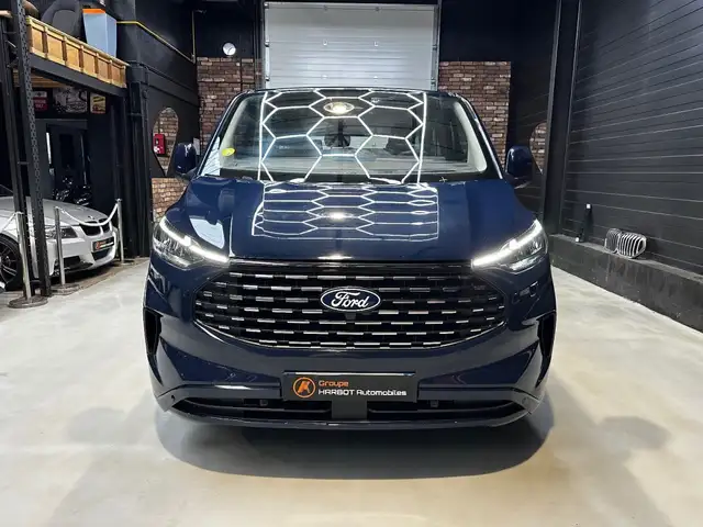 Ford Tourneo Custom view 2