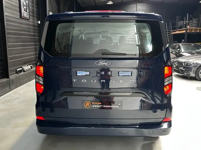 Ford Tourneo Custom view 5