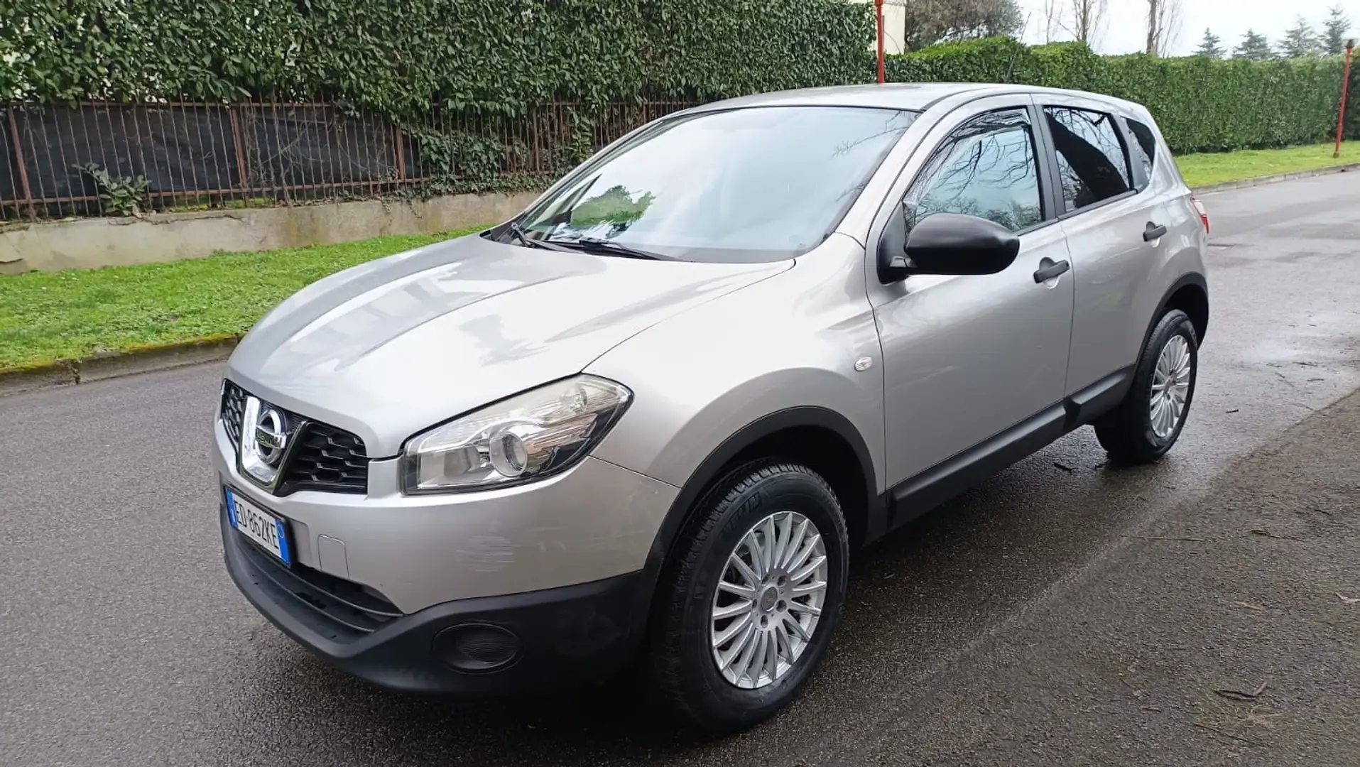 Nissan Qashqai 1.6 16V Visia Gris - 1