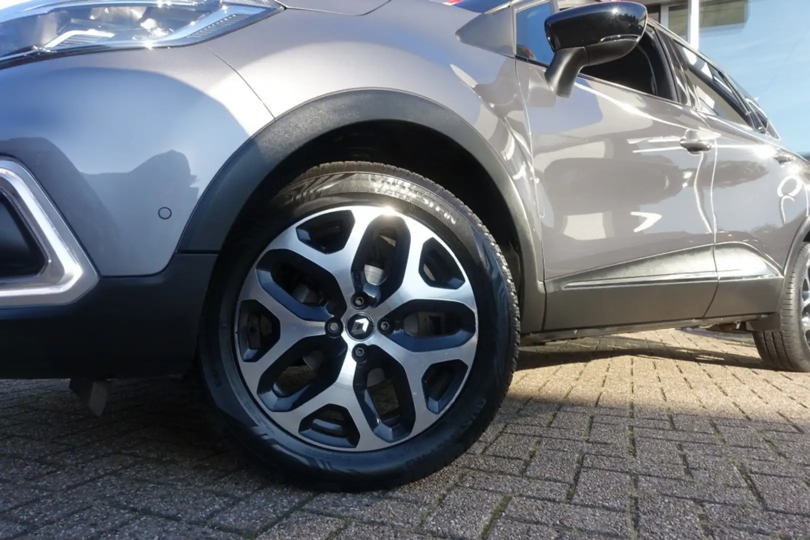Renault Captur 0.9 TCE INTENS Trekhaak 1e-Eigenaar (All-in prijs) Gris - 2
