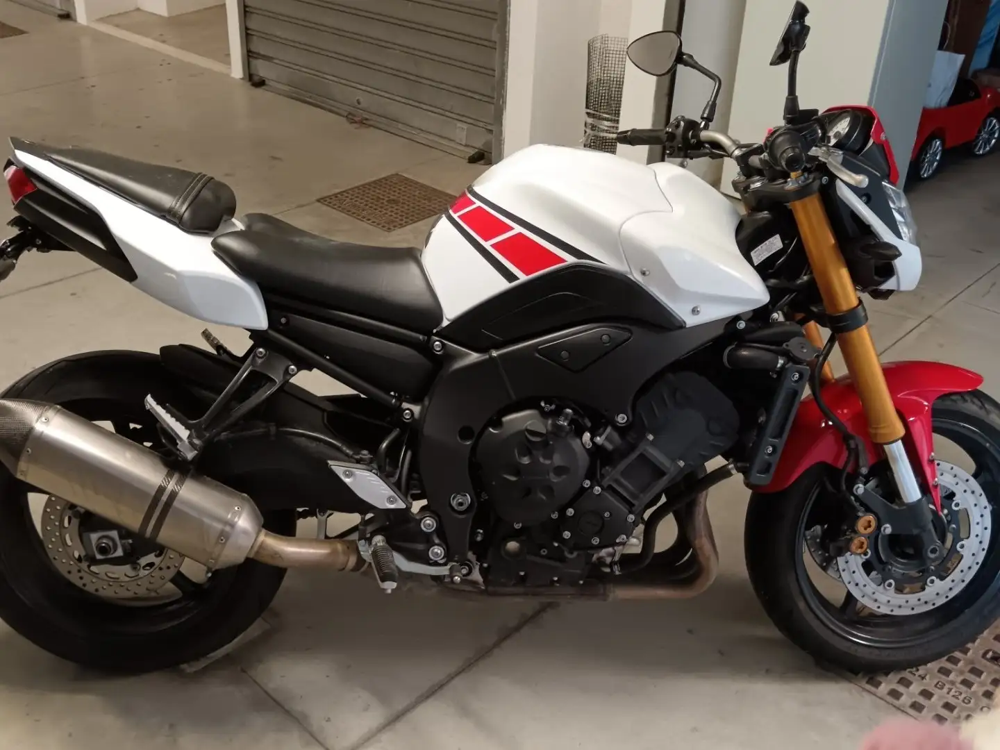 Yamaha FZ 8 Alb - 2