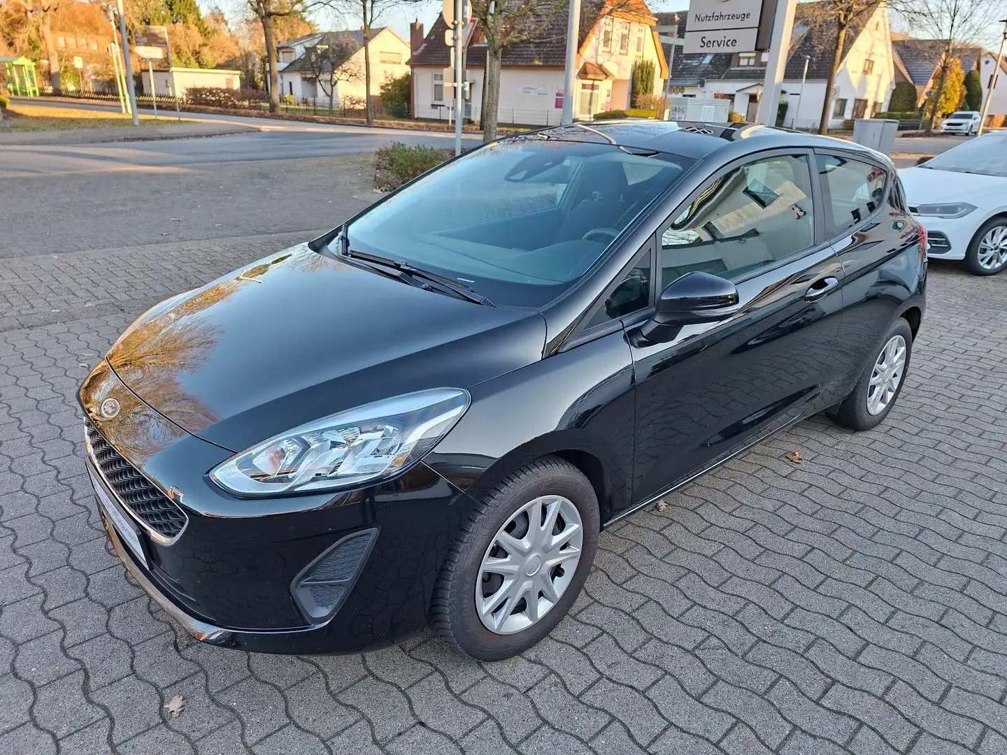 Ford Fiesta 1.1 Trend Noir - 1