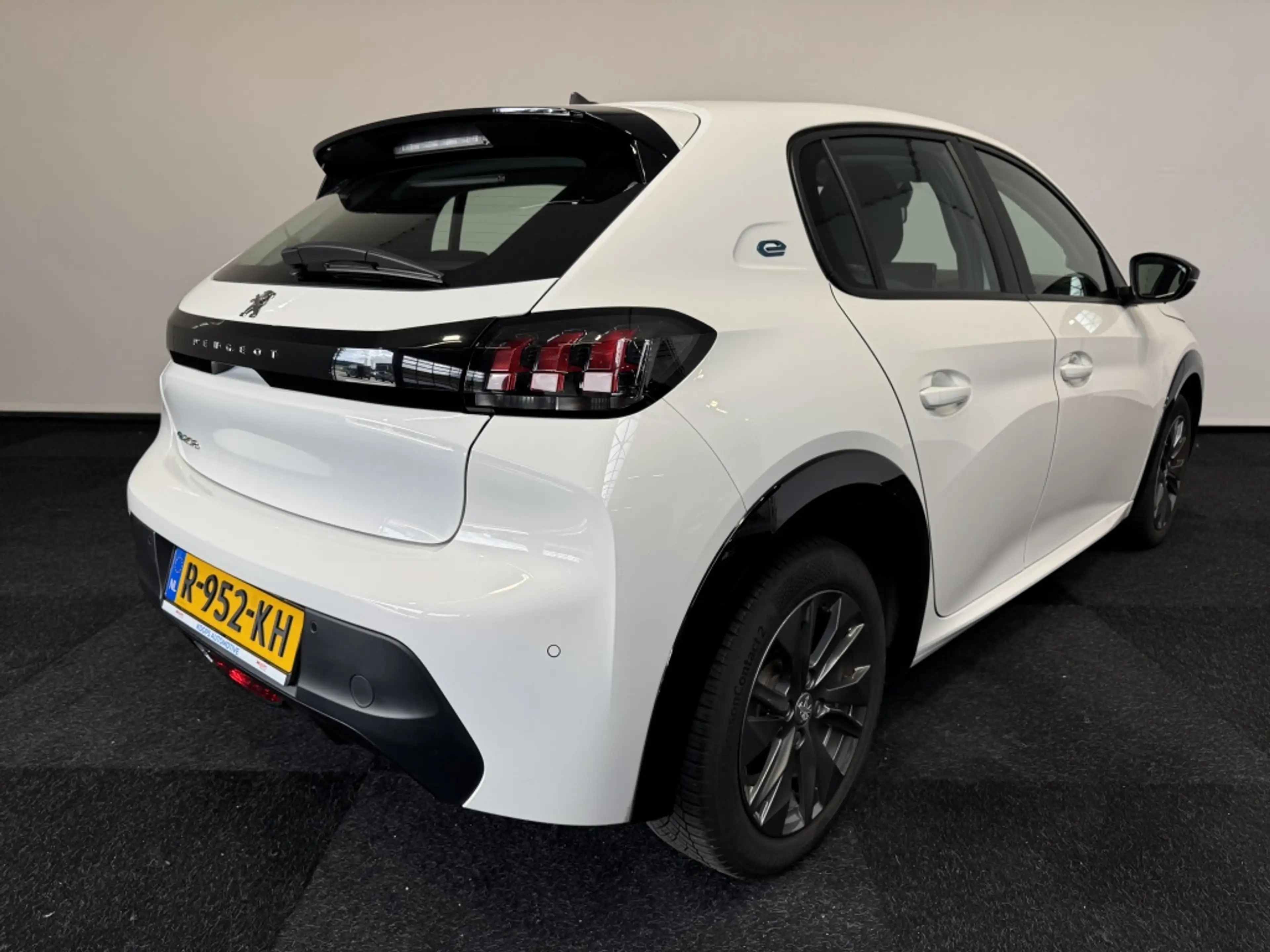 Peugeot e-208 GT Pack EV 50kWh 136 — photo 9