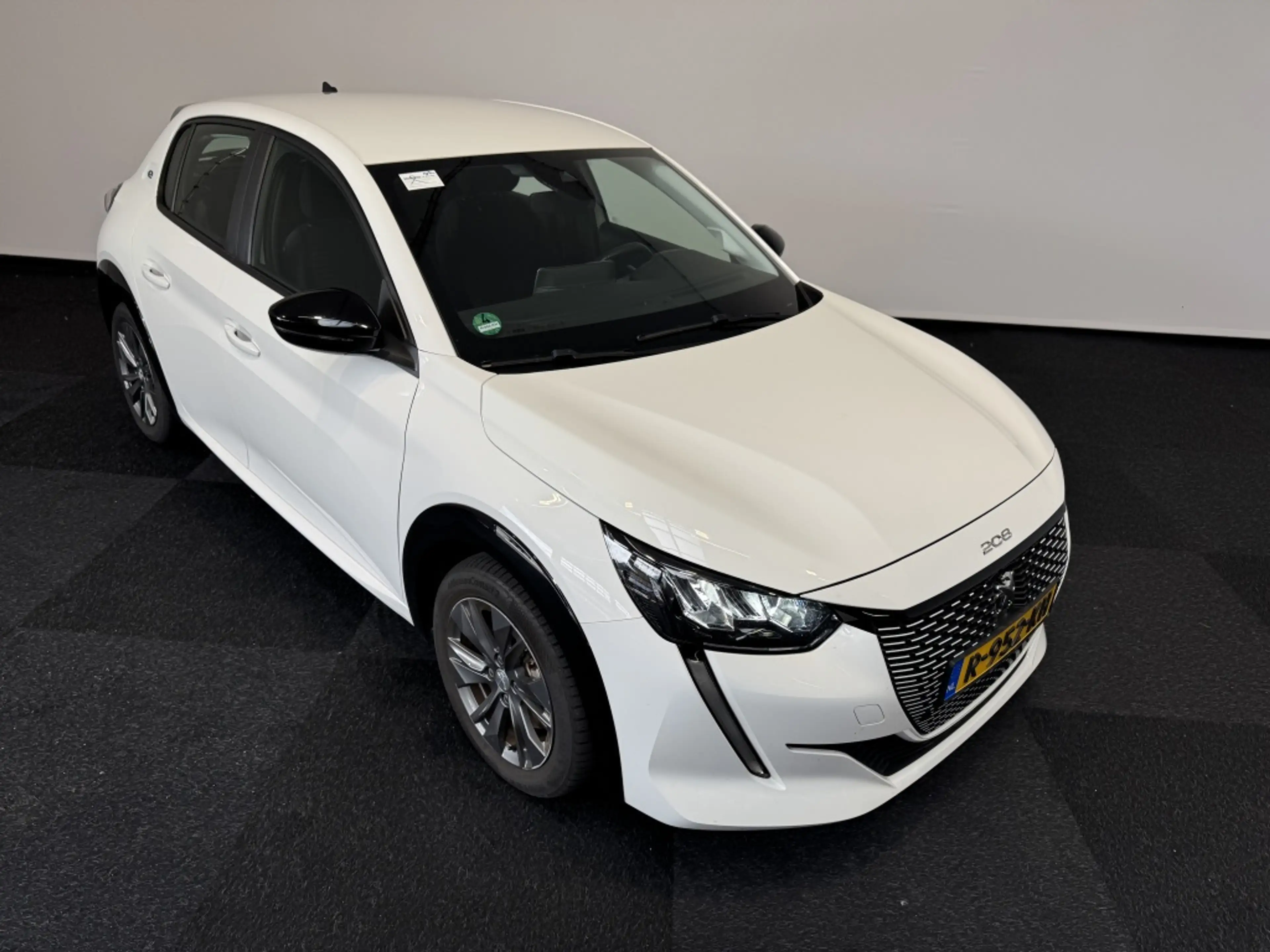 Peugeot e-208 GT Pack EV 50kWh 136 — photo 14