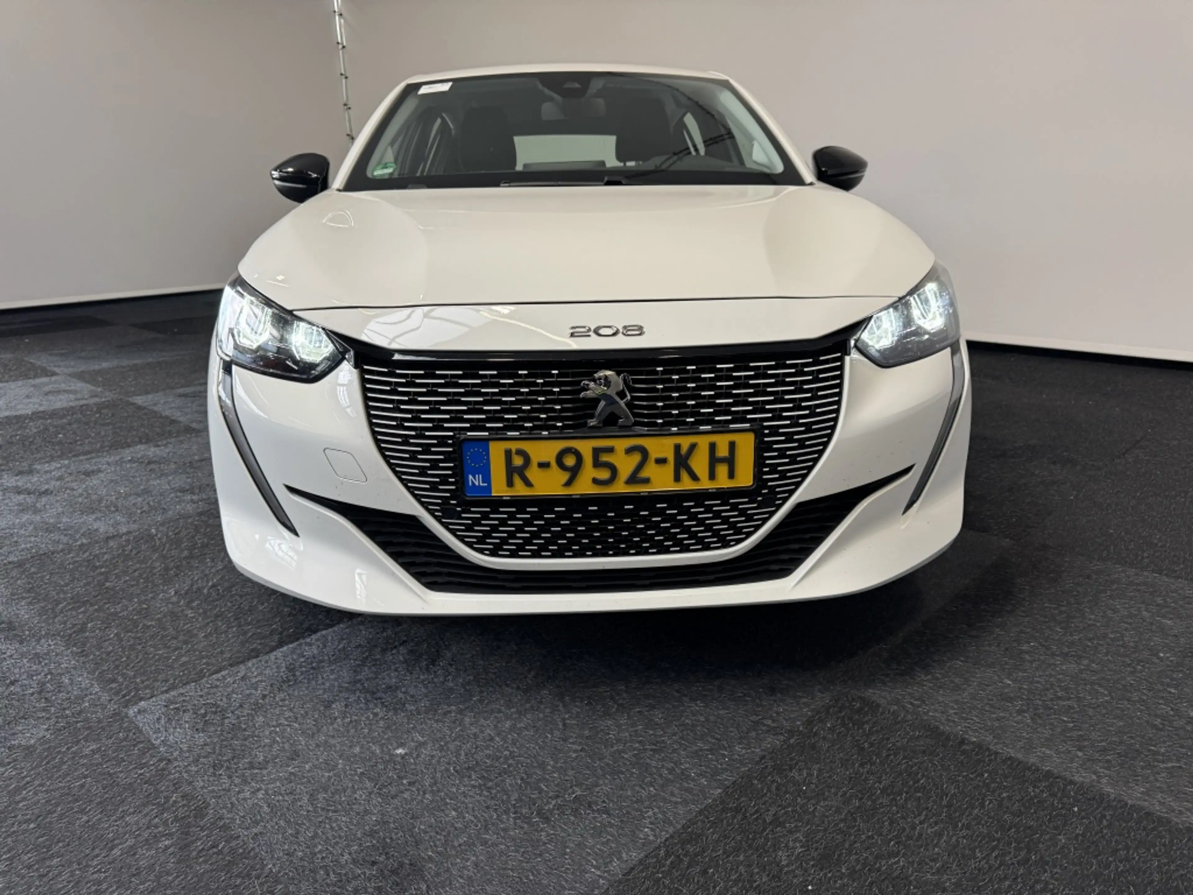 Peugeot e-208 GT Pack EV 50kWh 136 — photo 13