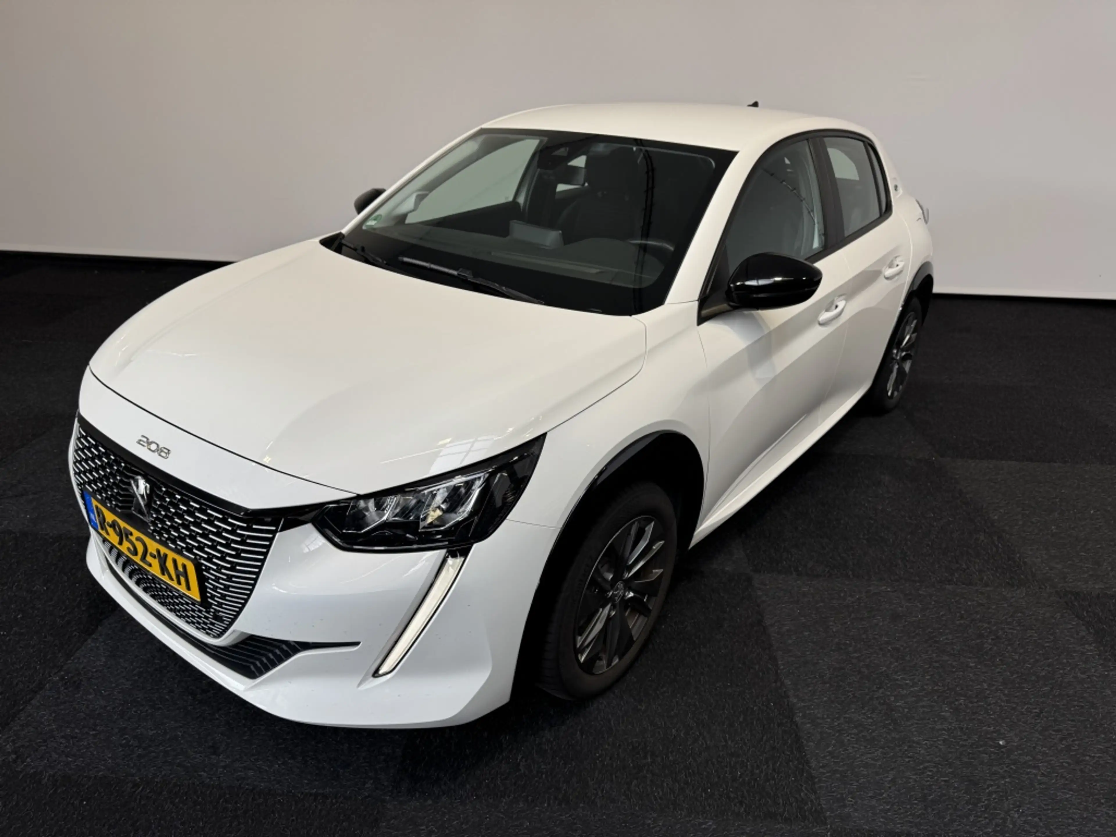 Peugeot e-208 GT Pack EV 50kWh 136 — photo 15