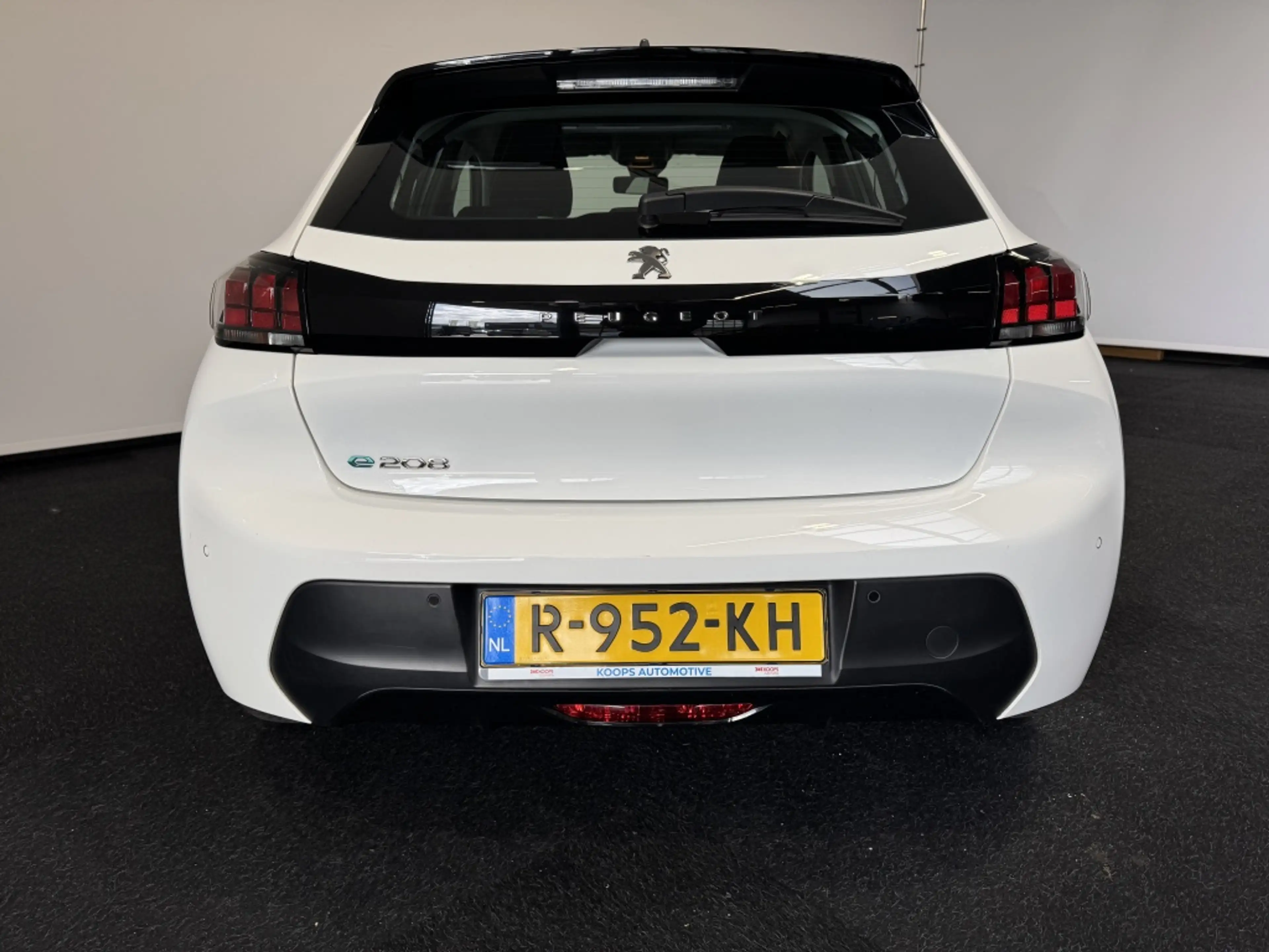 Peugeot e-208 GT Pack EV 50kWh 136 — photo 7