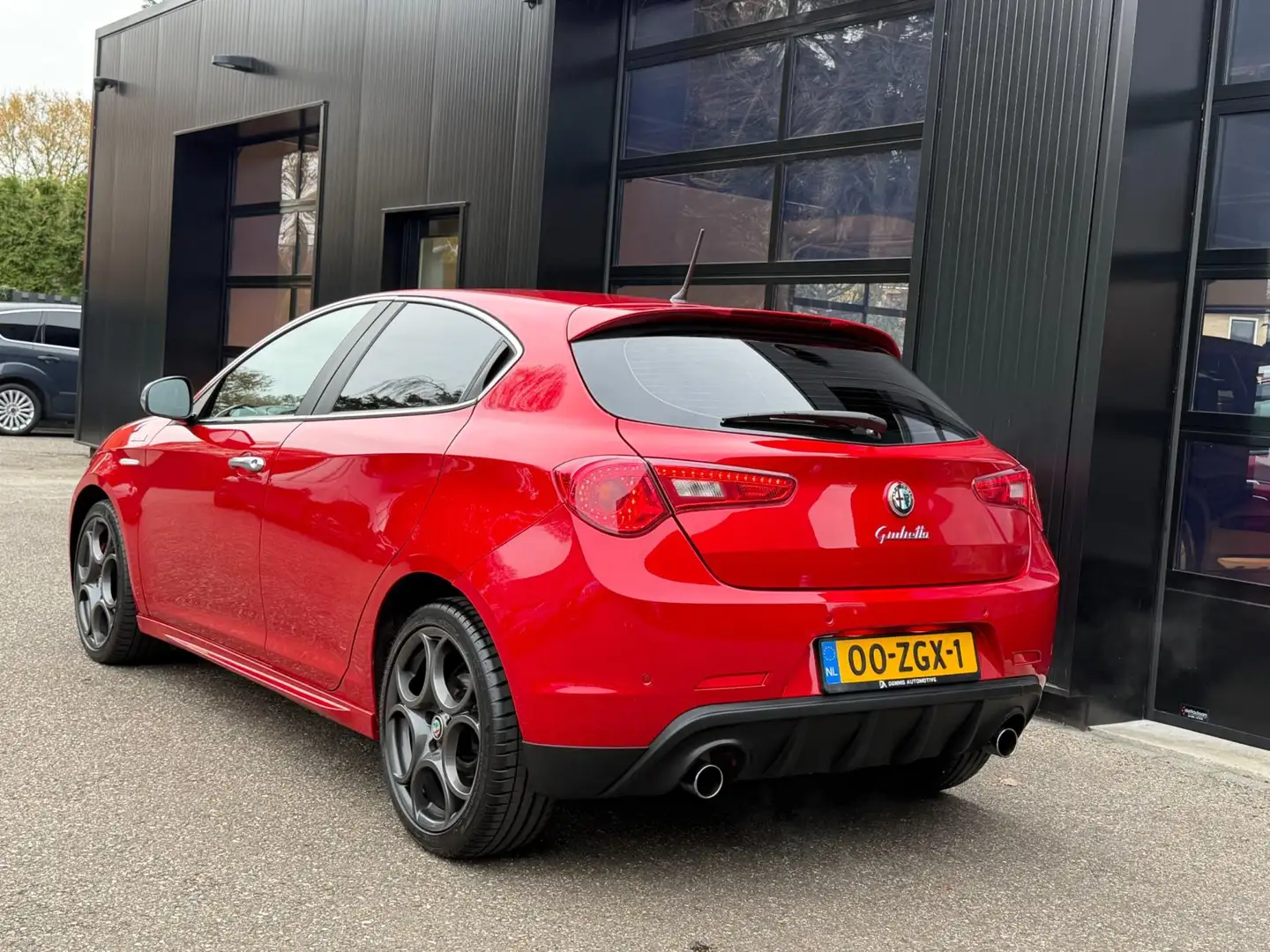 Alfa Romeo Giulietta 1.4 T Automaat Distinctive Sportiva Rood - 2