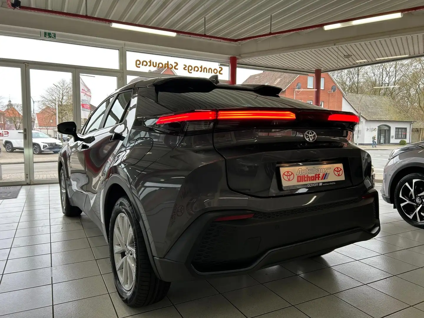 Toyota C-HR 1.8 Hybrid Business Edition Grau - 2