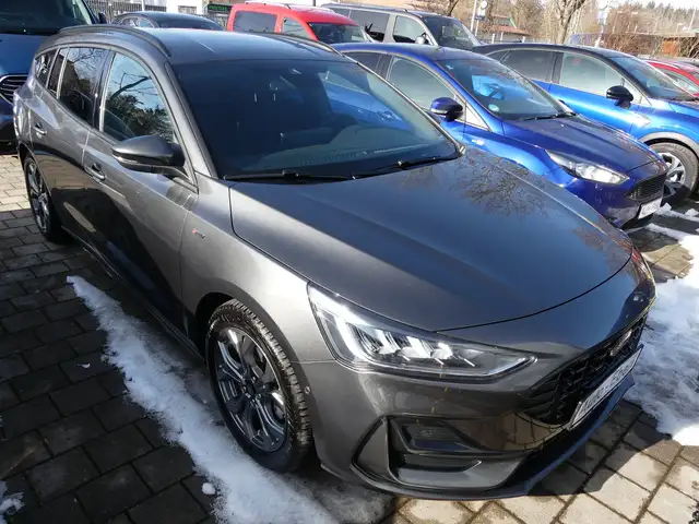 Ford Focus view 2
