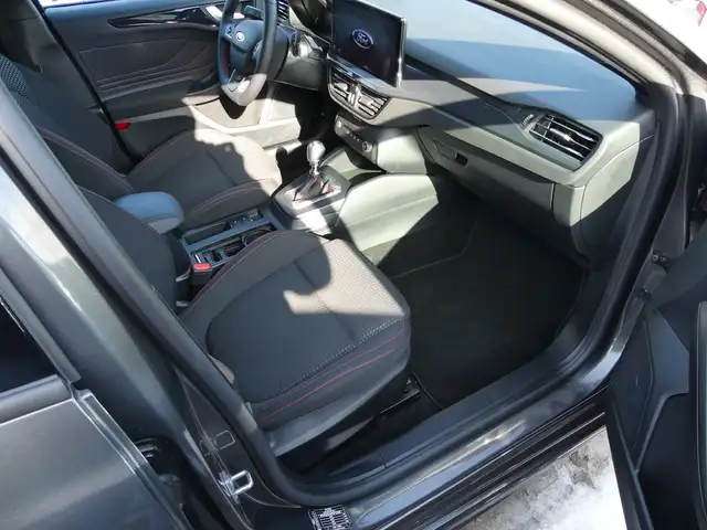 Ford Focus view 13