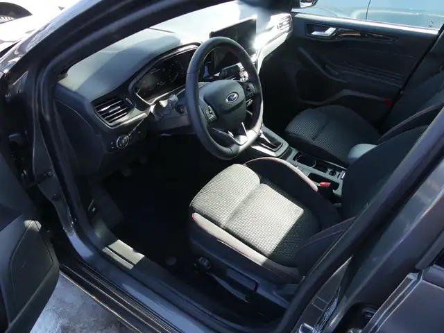 Ford Focus view 5