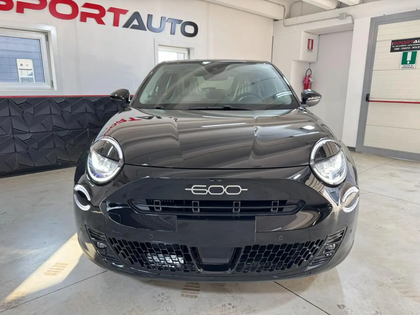 Fiat 600 Hybrid DCT MHEV La Prima PROMO Schwarz - 2