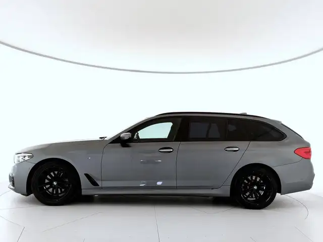 BMW 5 Series view 9