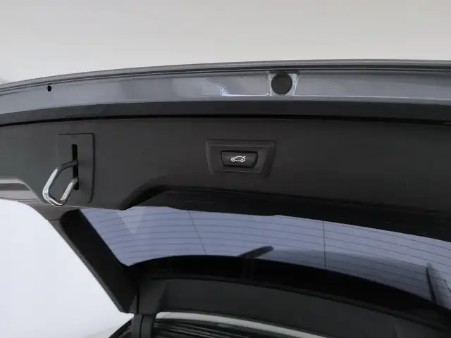 BMW 5 Series view 15