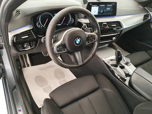 BMW 5 Series view 11