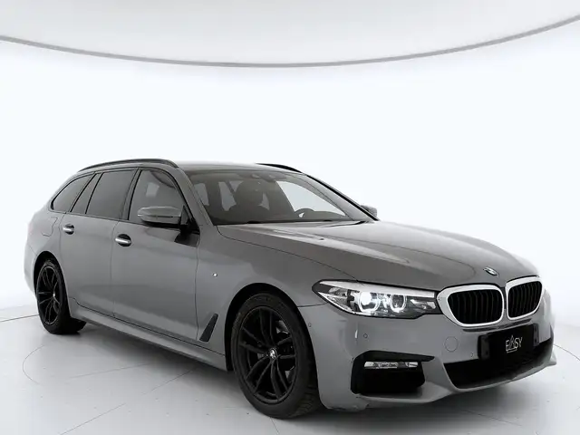 BMW 5 Series view 4