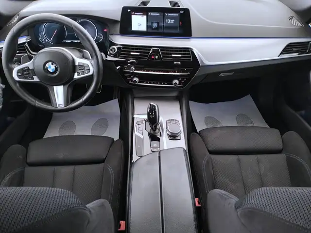 BMW 5 Series view 10