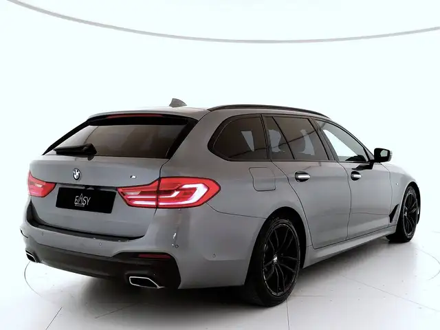 BMW 5 Series view 6