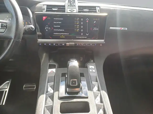 DS Automobiles DS 7 Crossback view 12