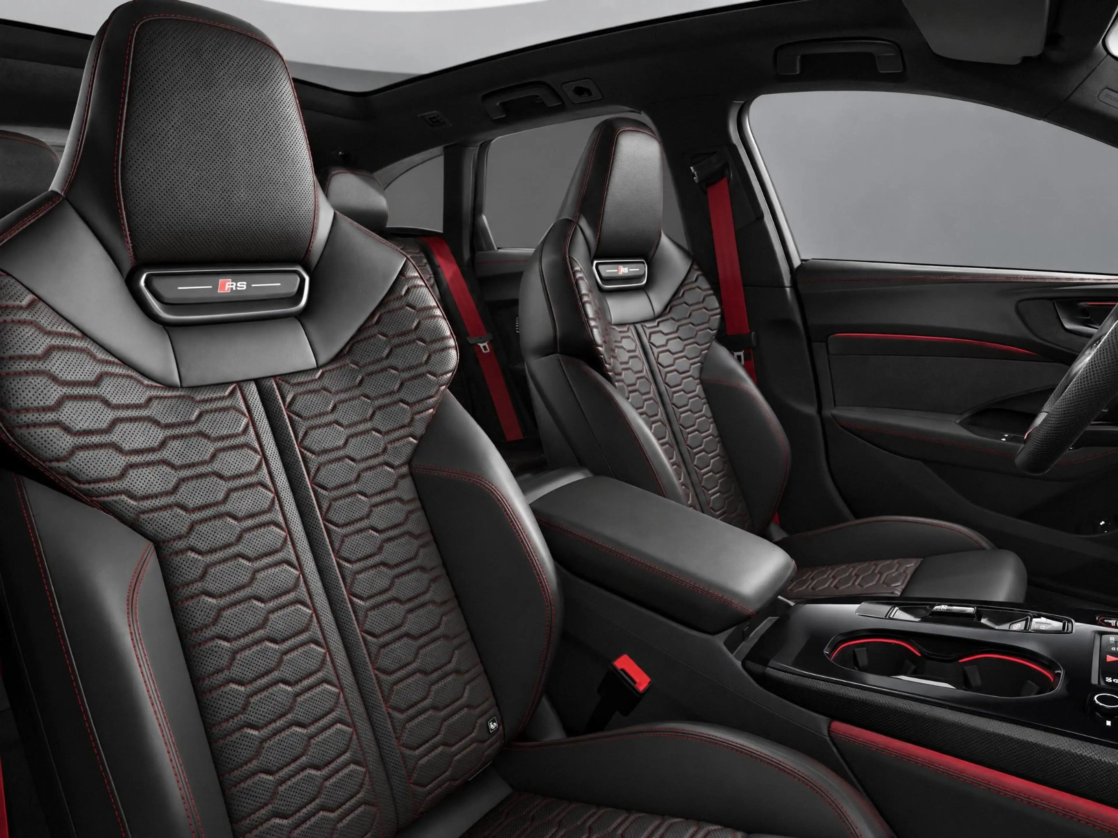 Audi RS5 Avant e-hybrid quattro 639 PK · Audi Sportpakket · — photo 4