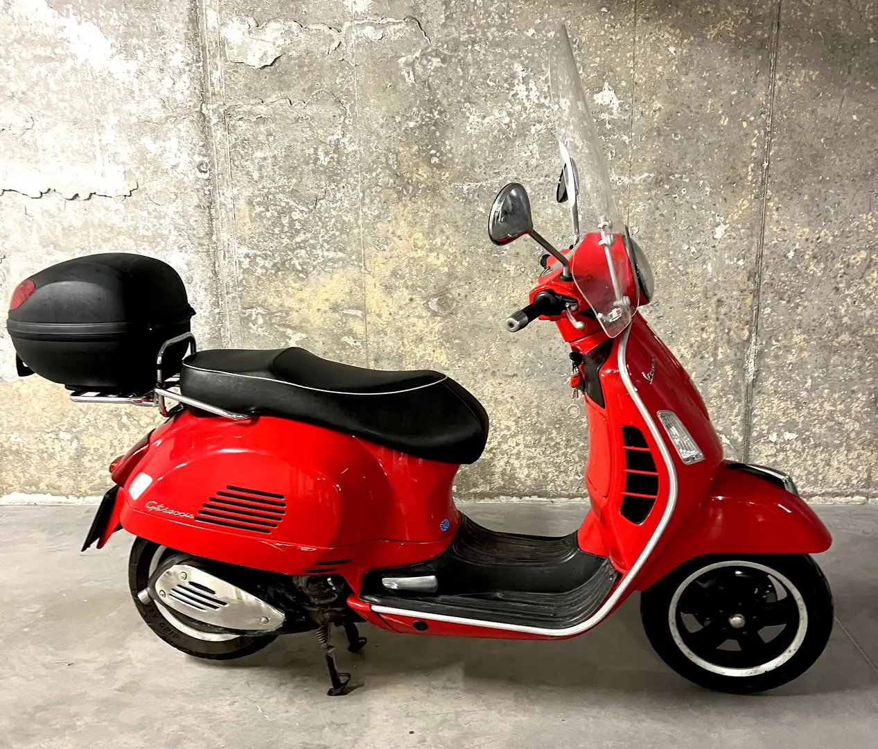 Vespa GTS 300 Red - 2