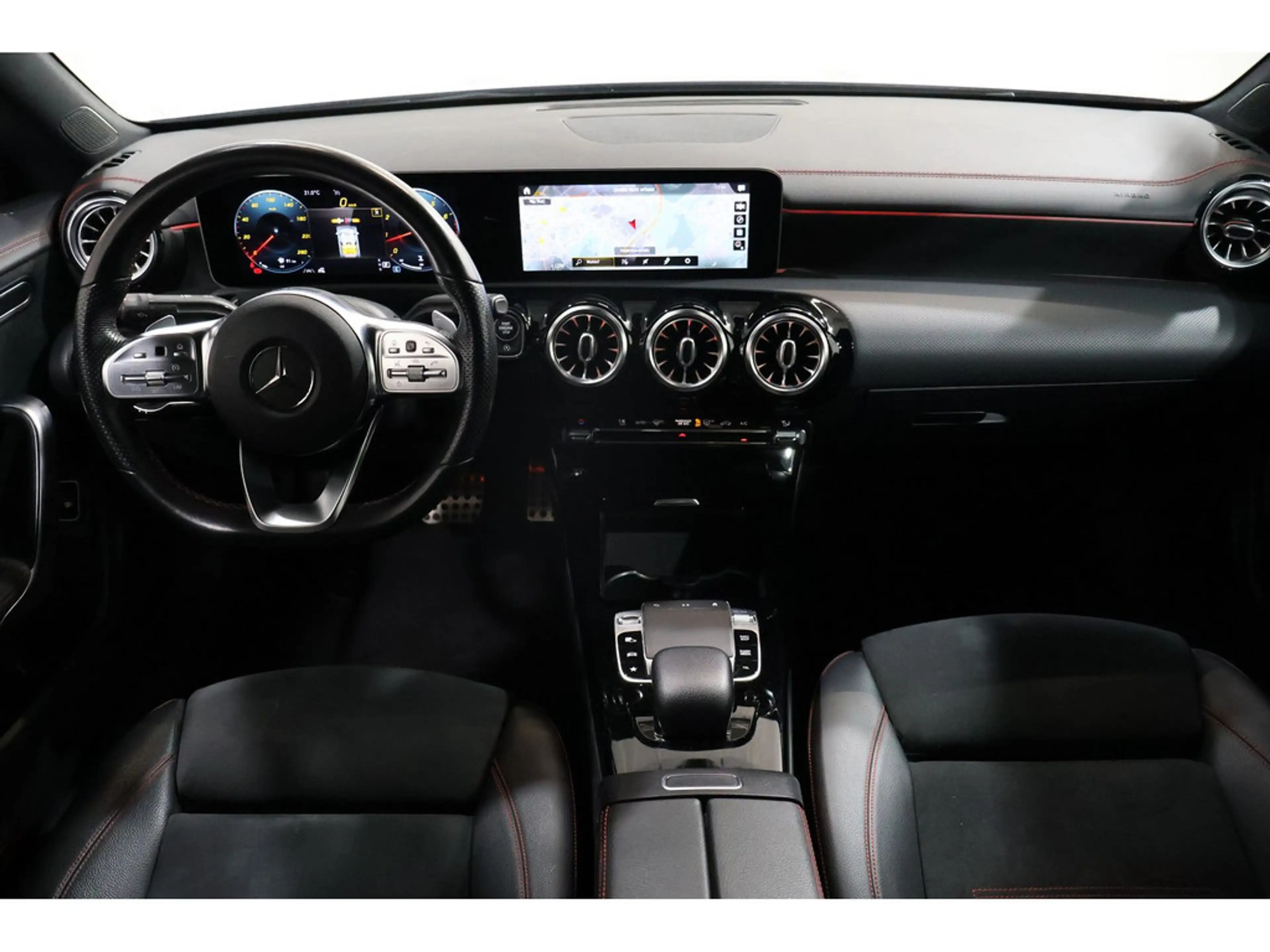 Mercedes-Benz CLA 220 4Matic — photo 9