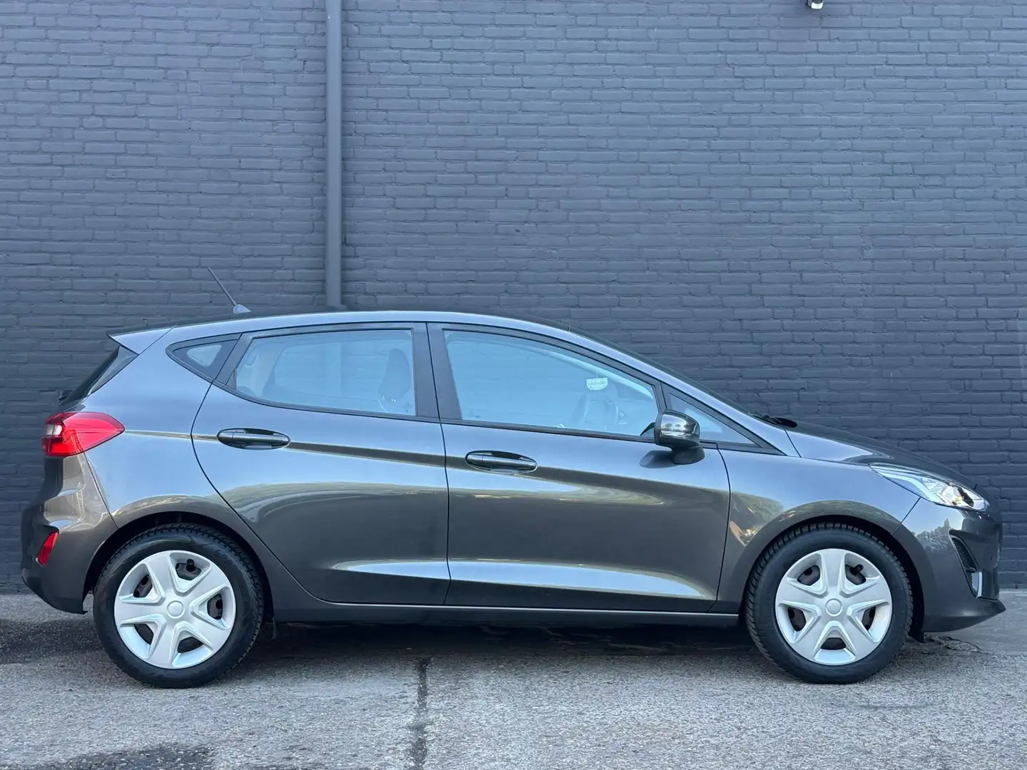 Ford Fiesta 1.1 Trend NAVI | PDC | CARPLAY | AIRCO | NWE APK Gris - 2