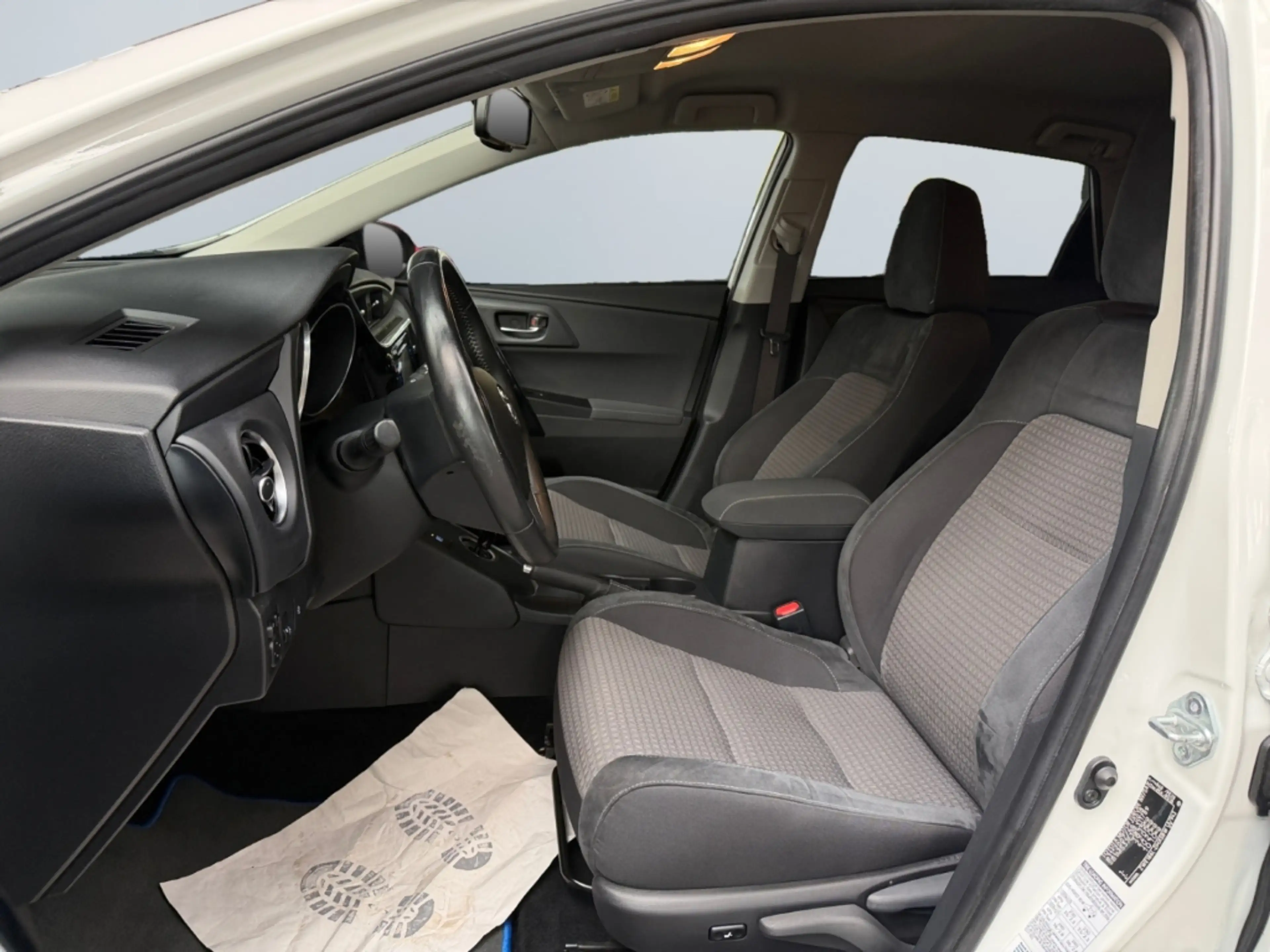 Toyota Auris 1.8 Hybrid Edition-S+ *Kamera*SHZ*SmartKey* — photo 9