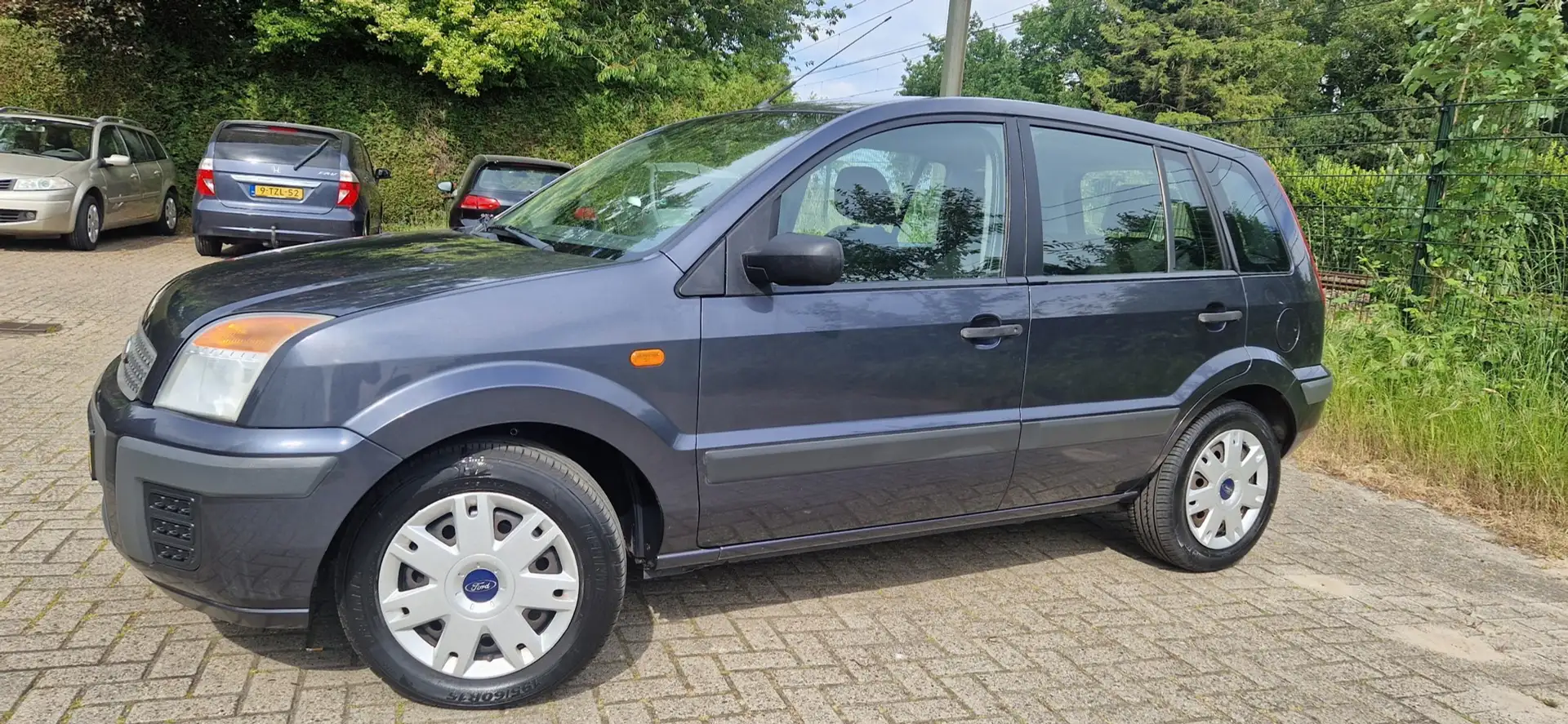 Ford Fusion 1.6 Automaat Nieuwe Apk zeer nette auto Grau - 2