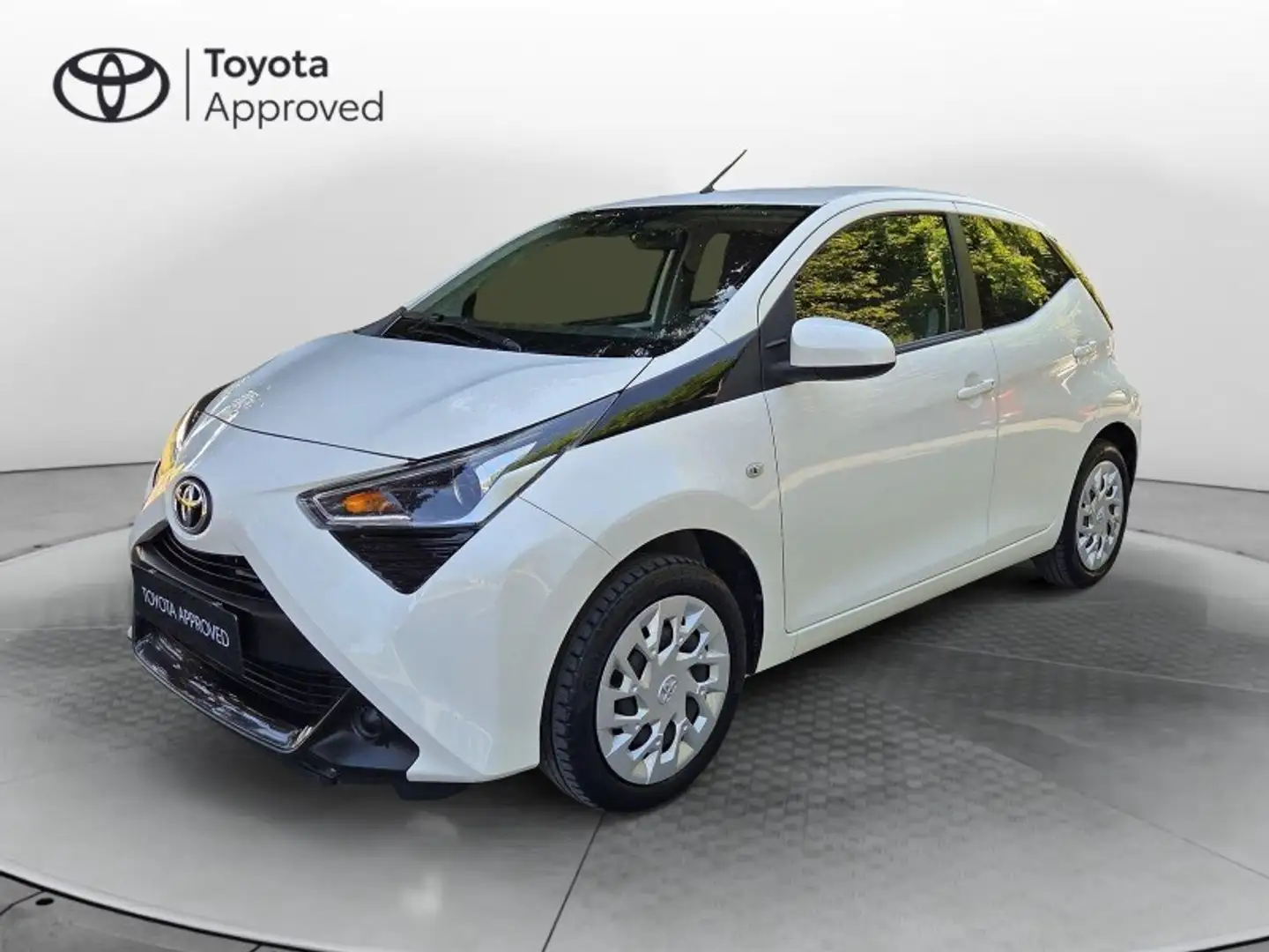 Toyota Aygo Connect 1.0 VVT-i 72 CV 5p. x-play MMT Bianco - 1