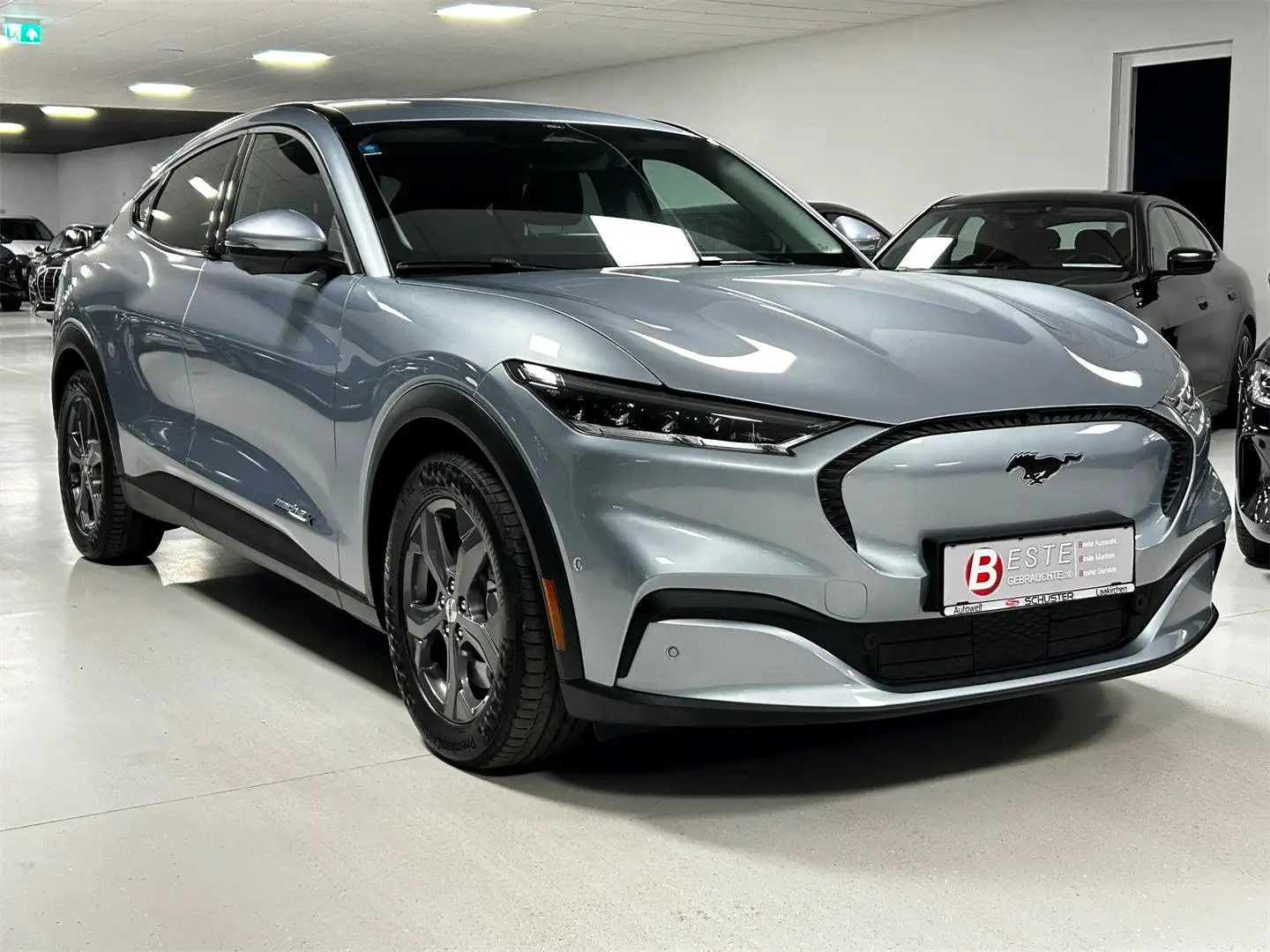 Ford Mustang Mach-E Elektro Extended Range Silber - 1