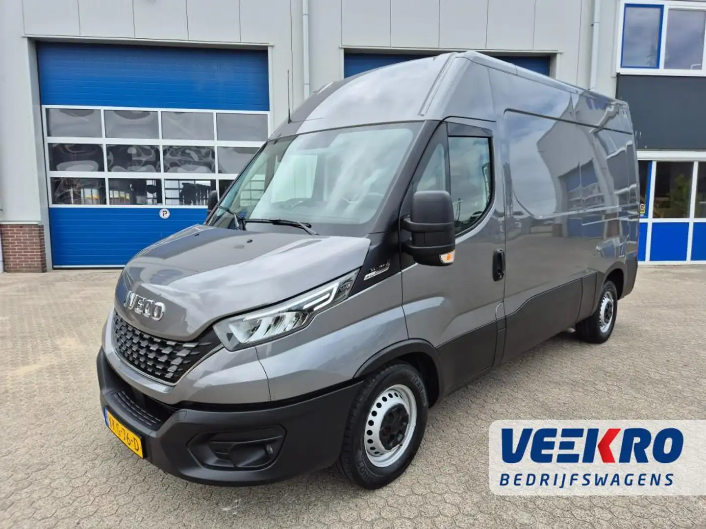 Iveco Daily 3500Kg, 160PK automaat. 3500 KG trekgewicht, BPM V Grijs - 2