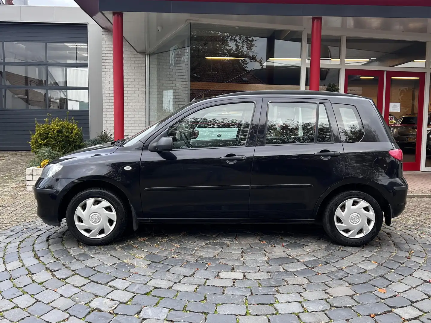 Mazda 2 1.4 Exclusive | Trekhaak | Radio | ALL-Season band Zwart - 2