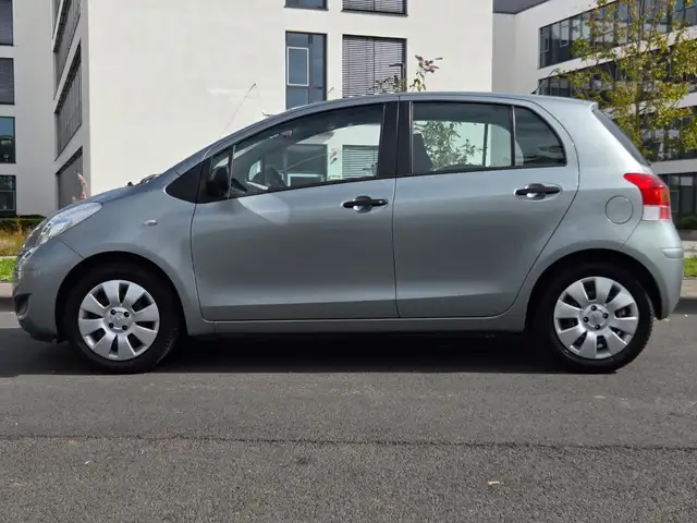 Toyota Yaris view 5