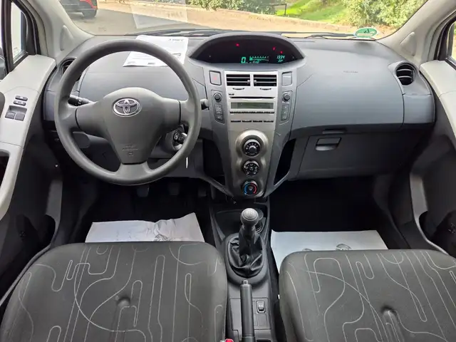 Toyota Yaris view 10