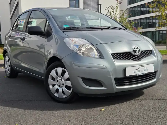 Toyota Yaris view 2