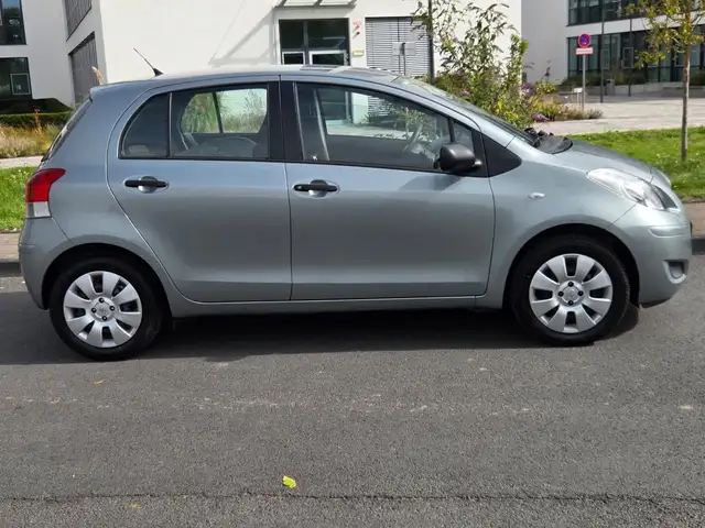 Toyota Yaris view 6