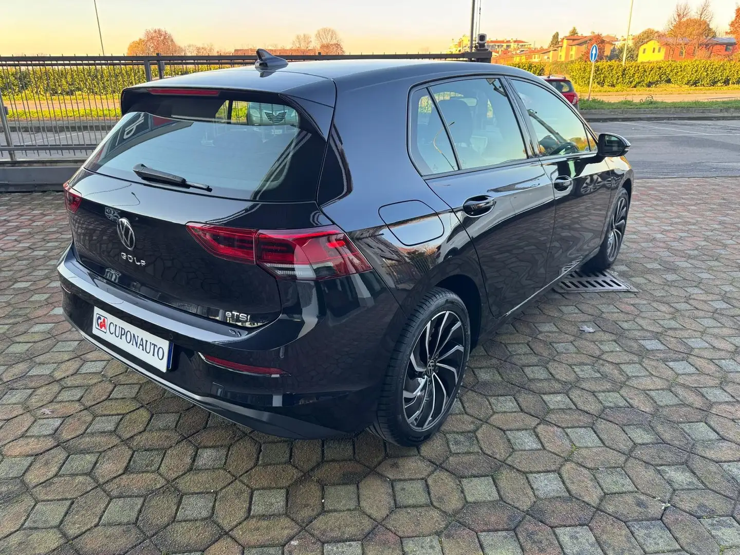 Volkswagen Golf Golf VIII 2020 1.0 etsi evo Life 110cv dsg Schwarz - 2