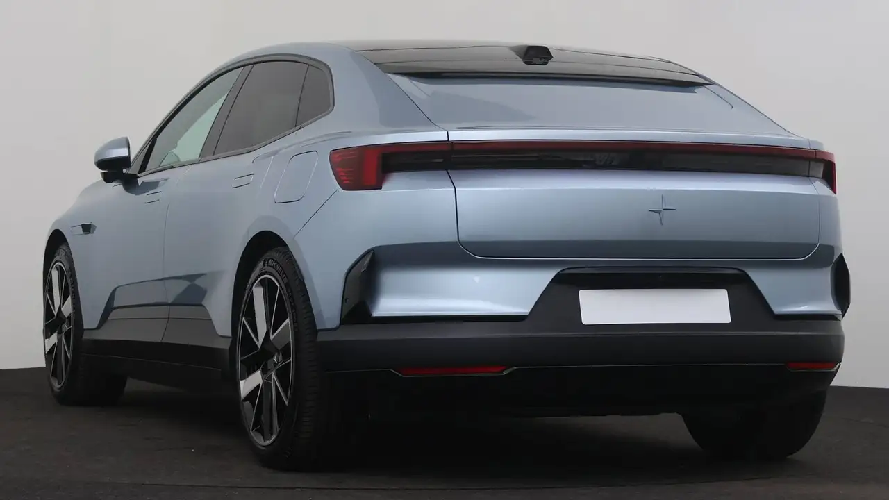 Polestar 4 2025