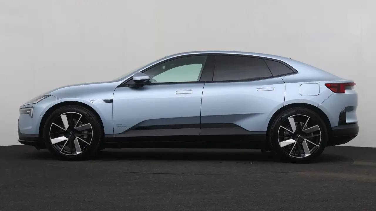 Polestar 4 2025