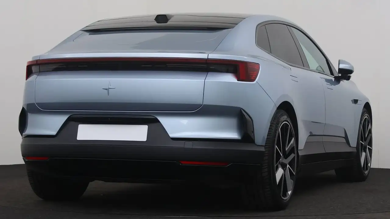 Polestar 4 2025