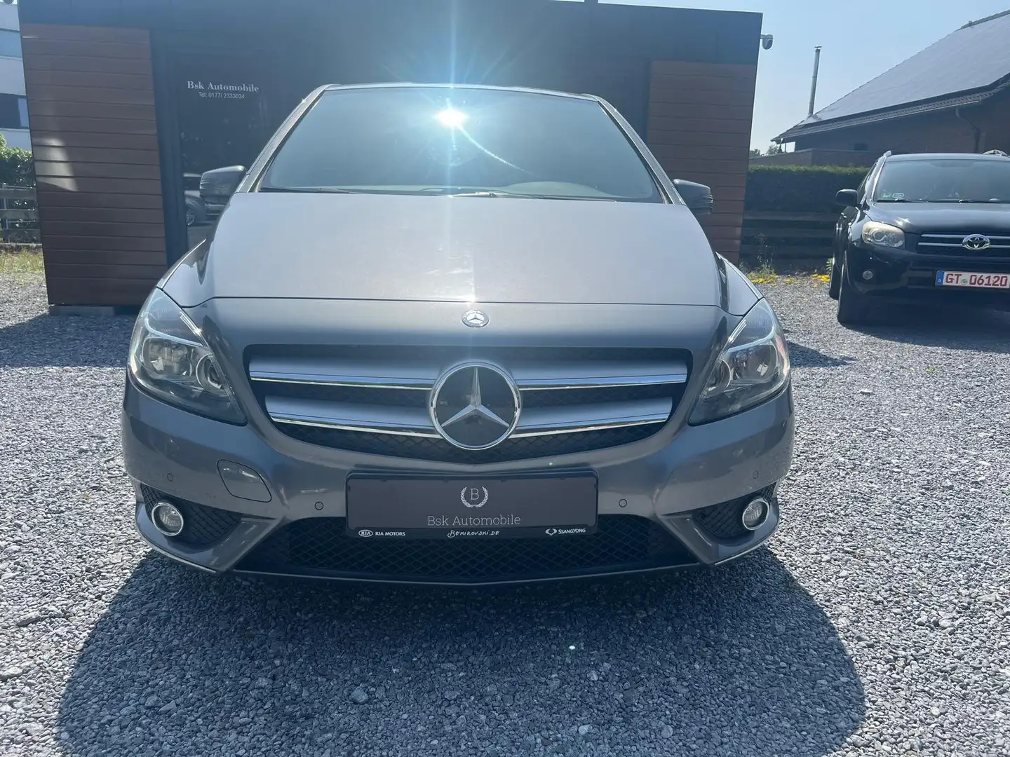 Mercedes-Benz B 180 inkl. GARANTIE Navi HU Neu PDC Sitzheizung Grau - 2