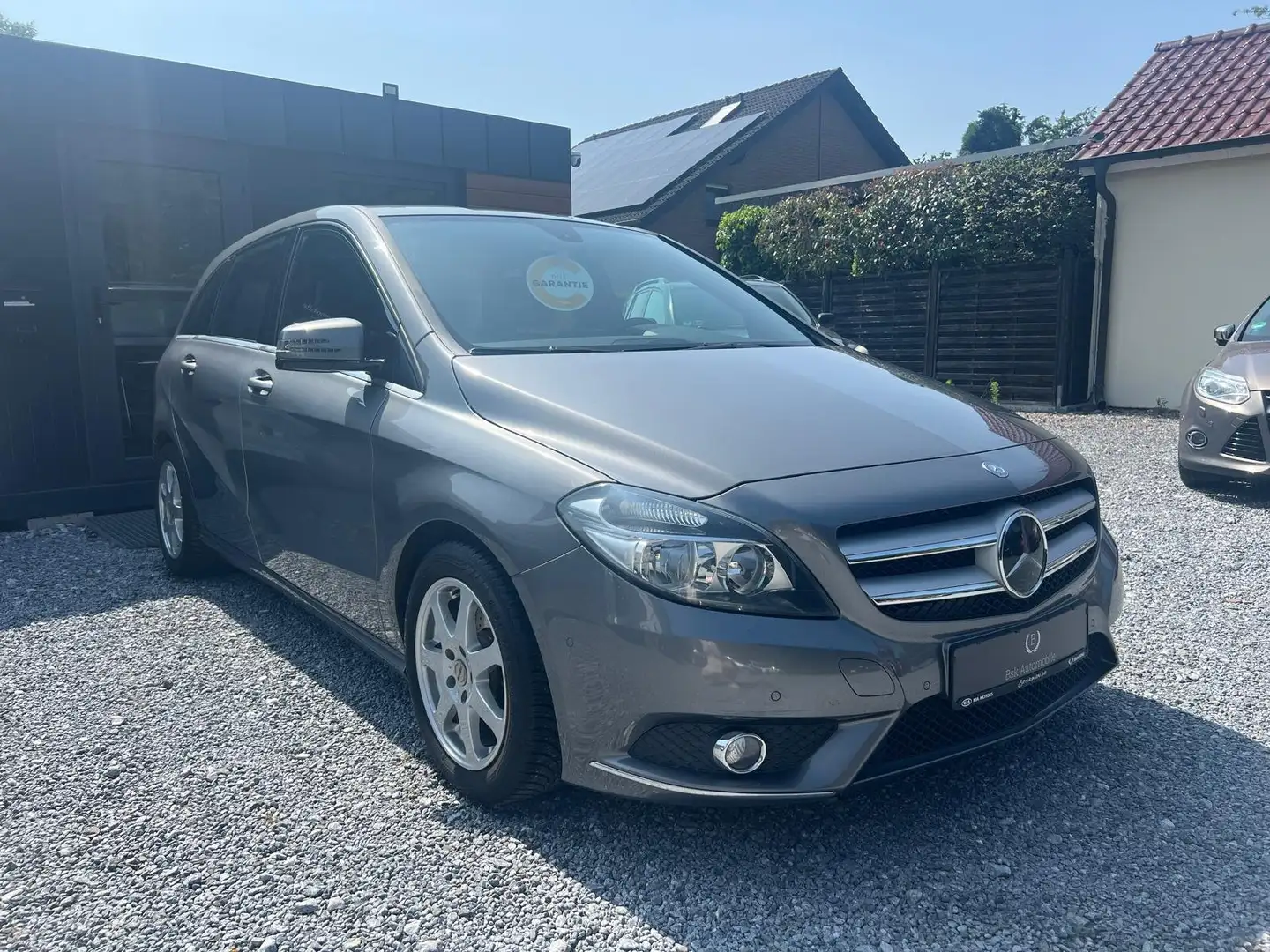 Mercedes-Benz B 180 inkl. GARANTIE Navi HU Neu PDC Sitzheizung Grau - 1