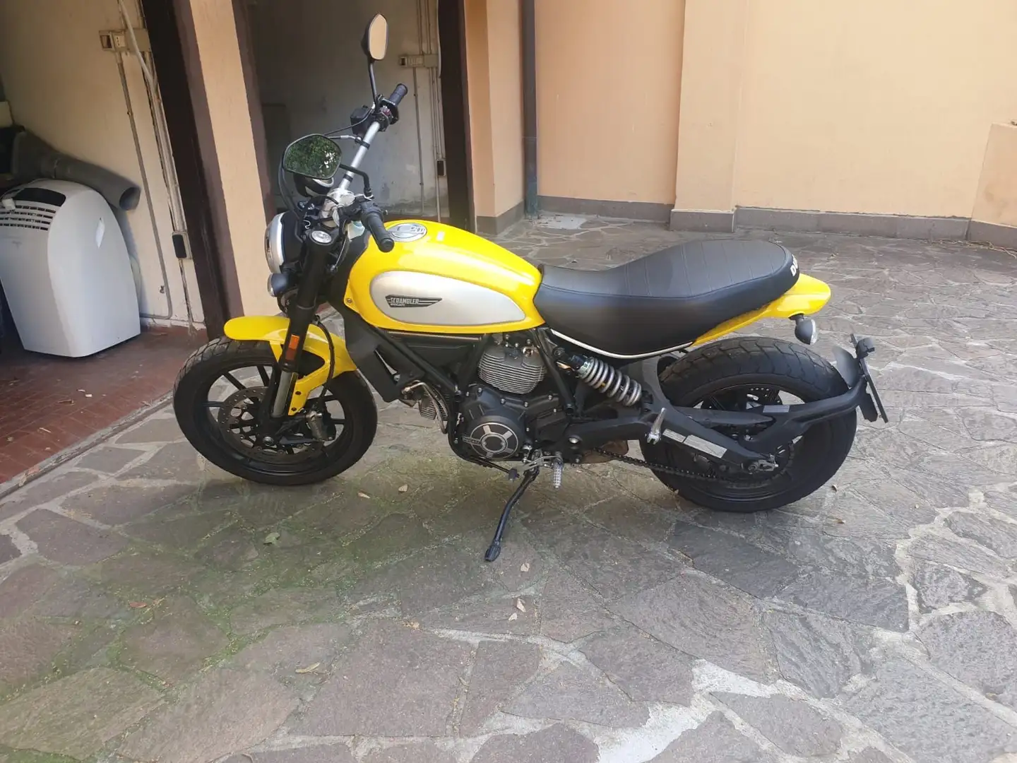 Ducati Scrambler Sárga - 2